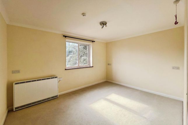 Flat 20, Chasewater Court, St. Benedicts Close, Aldershot photo 2