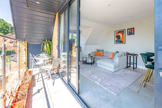 64D,, Glenview Road, Hertfordshire photo 3