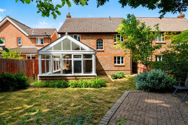7, Winchcombe Close, Fleet photo 2