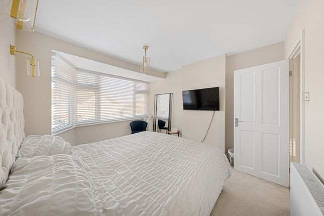 7, Lovelace Avenue, Bromley photo 4