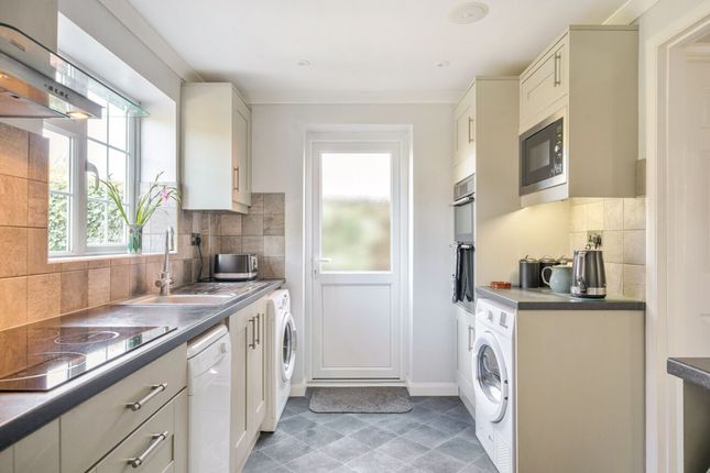 3 Mapledown Close, Horsham photo 5