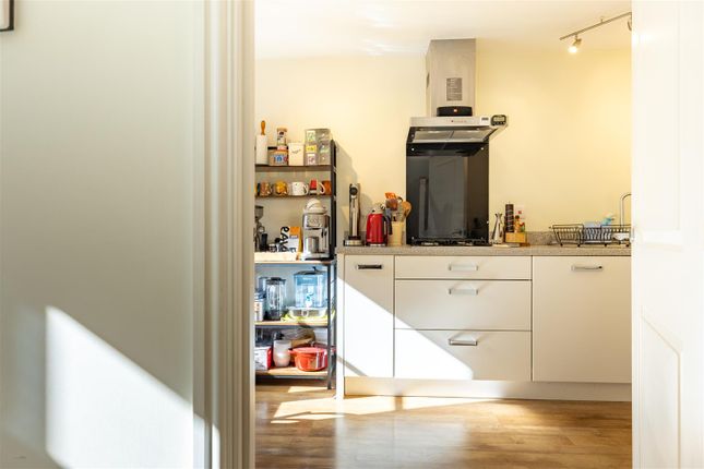 16, Trotman Walk, Cirencester photo 4