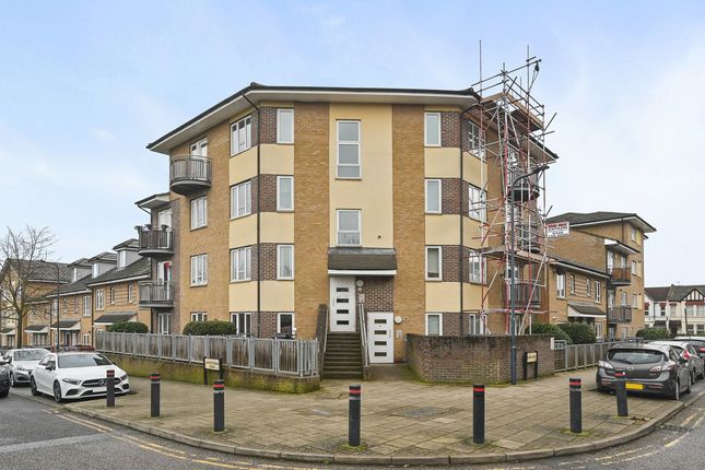 Flat for sale in Dixon Way, London