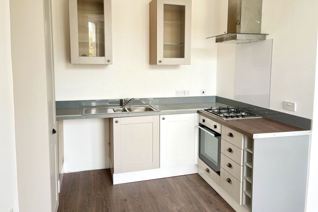 Thumbnail Flat to rent in Overcliffe, Gravesend