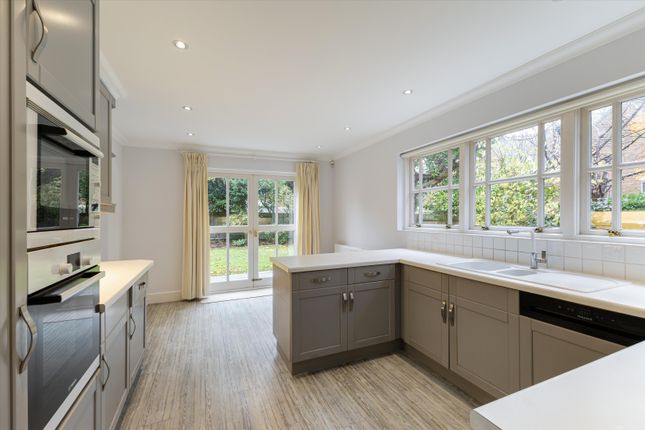 7, Lime Tree Walk, Virginia Water photo 2