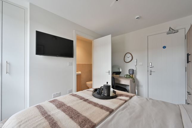 Cedar Room, Eden, 199 Sandringham Road, Watford photo 4