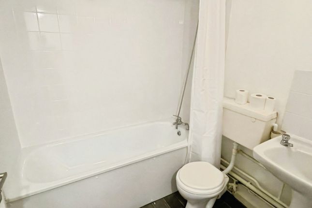 106, PETERBOROUGH photo 4