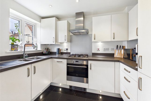 23, Woodford Walk, Colchester photo 2
