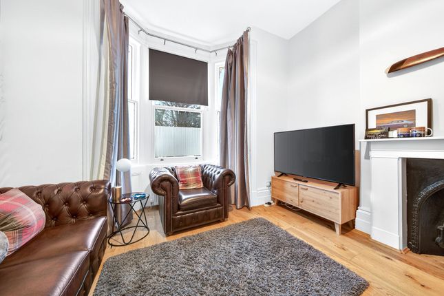 Flat B, 161 Percy Road, London photo 3