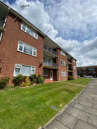 Flat to rent in Rowan Close, St. Albans, Hertfordshire