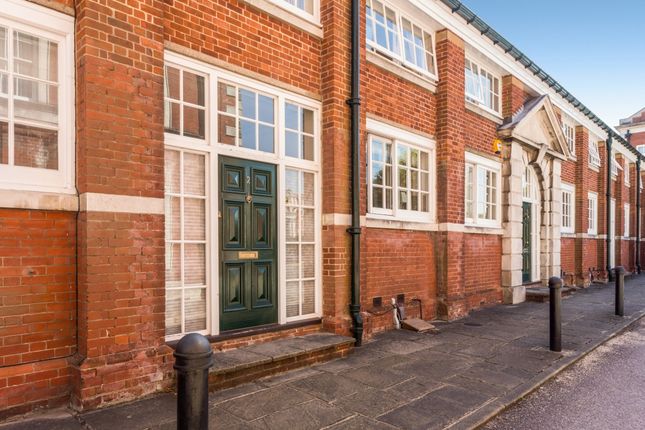 Town house to rent in Peninsula Square, Winchester