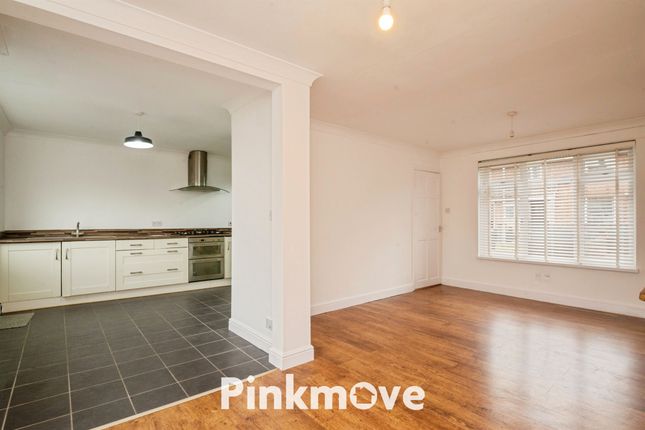 6, Ludlow Close, Cwmbran photo 2
