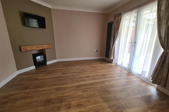 32, Cemetery Road, Mexborough photo 3