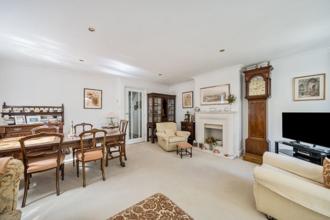 3, Clock House Court, Haslemere photo 4