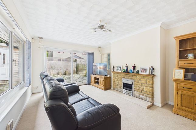37, Tehidy Gardens, Camborne photo 3