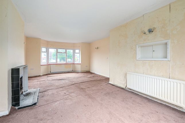 81, Hamesmoor Road, Camberley photo 4