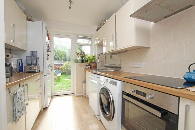 10, Roborough Close, Eastbourne photo 3