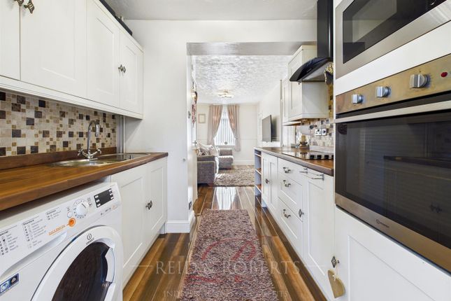 8, Coed Mor, Holywell photo 4