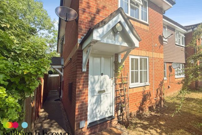 69, Dudley Close, GRAYS photo 2