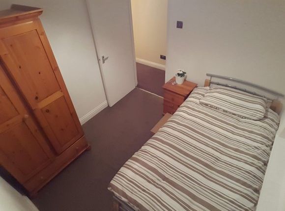 Thumbnail Shared accommodation to rent in Ashburnham Road, Bedford, Bedford