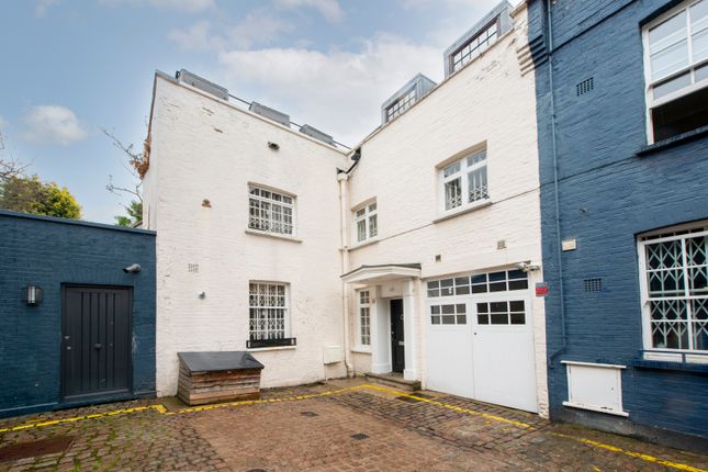 Mews house for sale in Princes Gate Mews, London