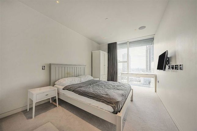 Flat 2208, The Heron, 5, Moor Lane, London photo 4