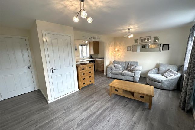 Flat for sale in Speedwell Close, Newark