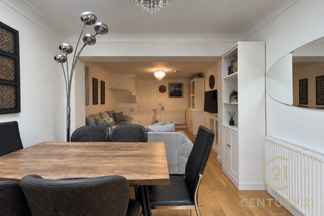 Isabella Place, KINGSTON UPON THAMES photo 3
