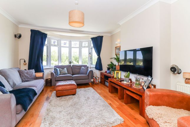 59 Hempstead Road, Kings Langley photo 2