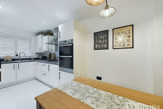 8 Grieve Road, Aylesbury photo 2