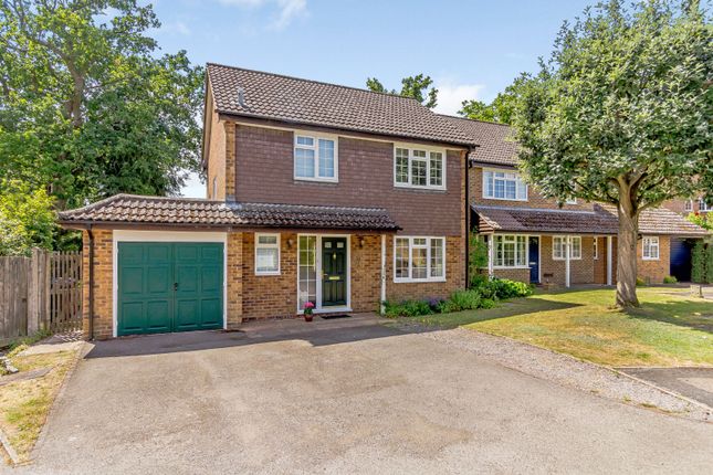 3 Bed Detached House For Sale In Dormers Close Godalming Gu7 Zoopla