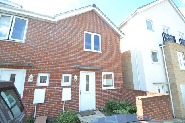 Thumbnail Town house to rent in Regis Park Road, Reading
