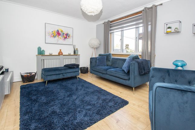 3 Hillshaw Green, Bourtreehill South, Irvine photo 2