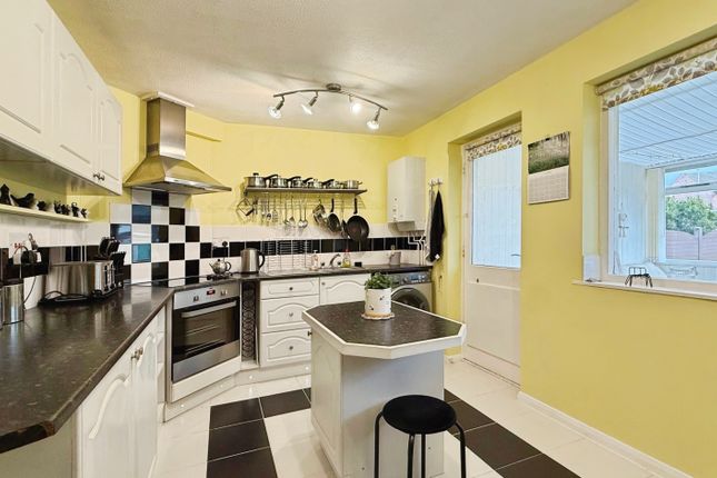 23, Phipps Close, Westbury photo 4