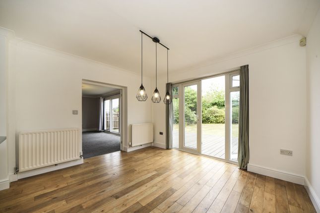 4, Eccleston Close, Orpington photo 5