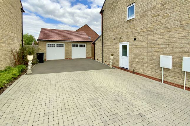 Detached house for sale in King Street, Faringdon