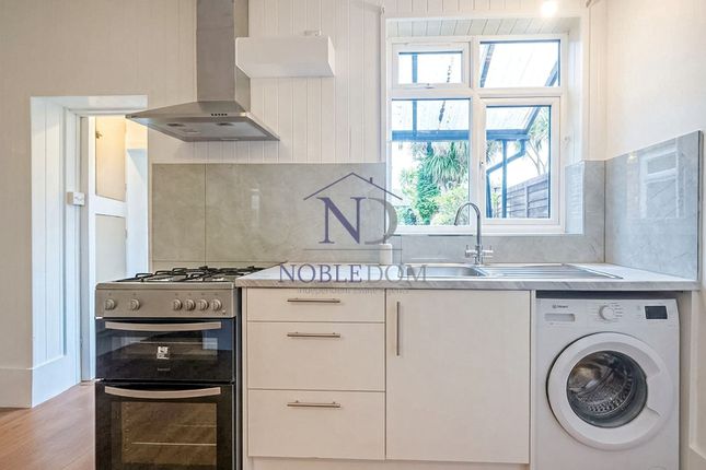 28, Hounslow Gardens, Hounslow photo 2