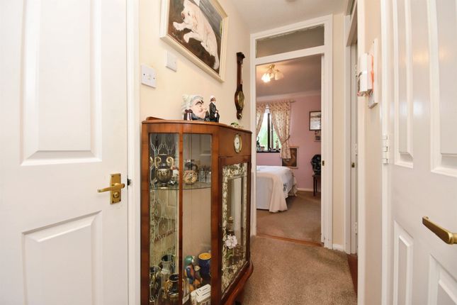 13, Albion Court, Billericay photo 4