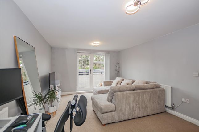 Flat for sale in Tanners Close, Crayford, Kent