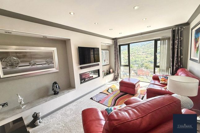 29 Llwyncelyn Park, Porth photo 2