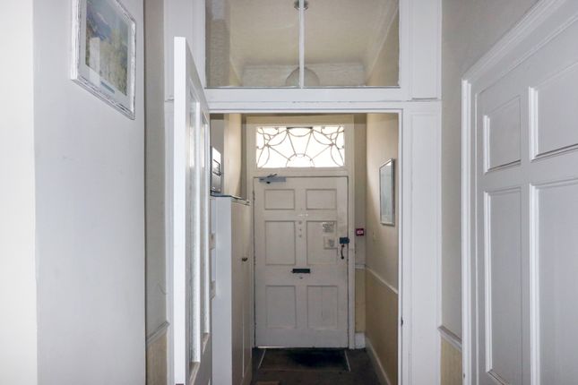 Flat 6, 5, Beaufort East, Bath photo 4