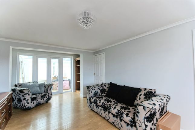 64, Castle Drive, Pevensey photo 3