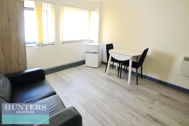 Flat 308, Olicana House, Chapel Street, Bradford photo 4
