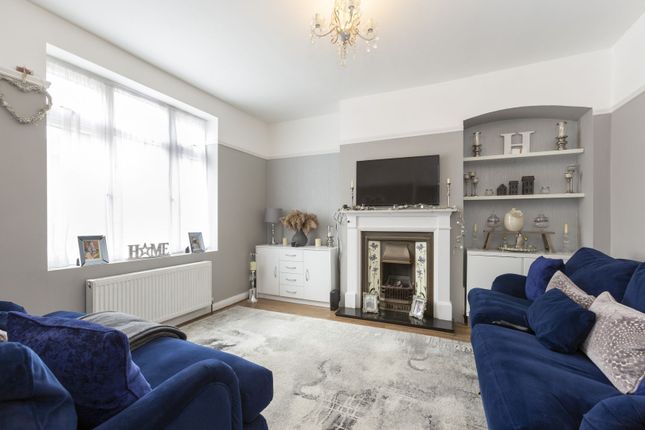 Terraced house for sale in The Curve, Shepherds Bush