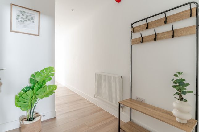Flat 2 68, Richmond Road, CF243AT photo 5