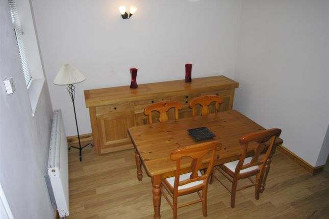16, Crombey Street, Swindon photo 3
