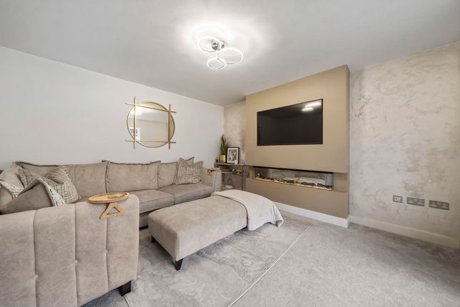 6 Hazelfield Gardens, Warrington photo 2