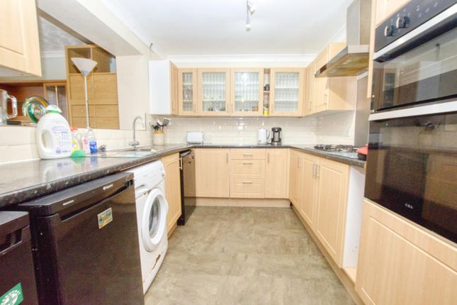 95, Alfriston Gardens, Southampton photo 4