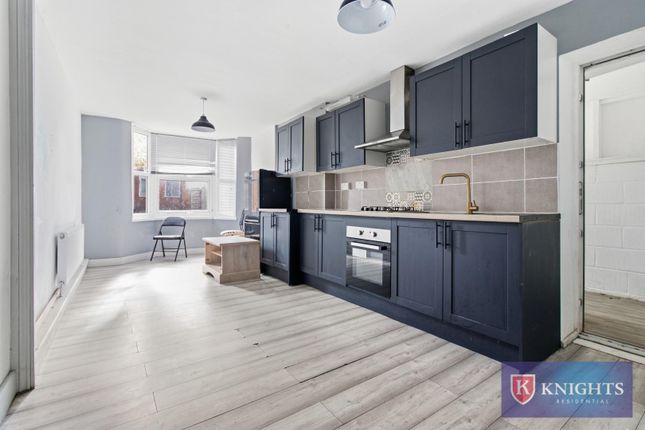 38, Fairfield Road, London photo 4