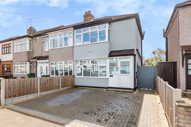 End terrace house for sale in Chestnut Avenue, Hornchurch